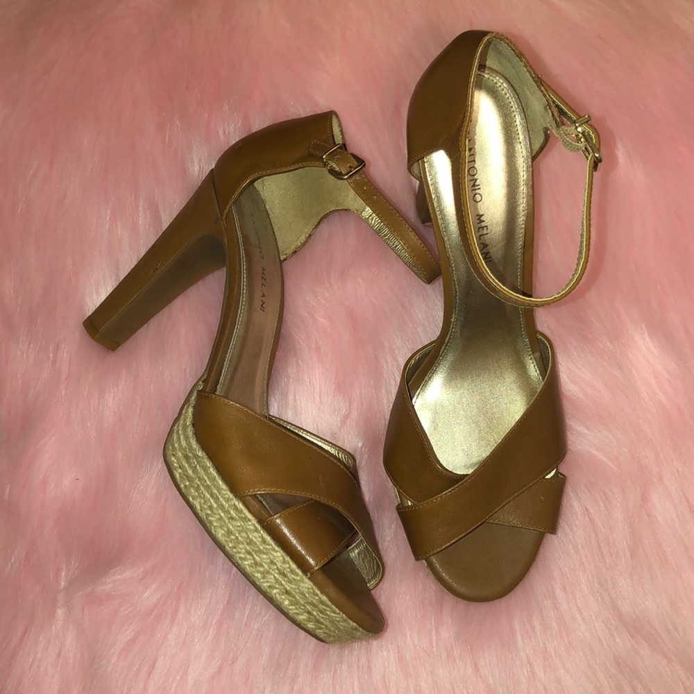 •AM Heel•